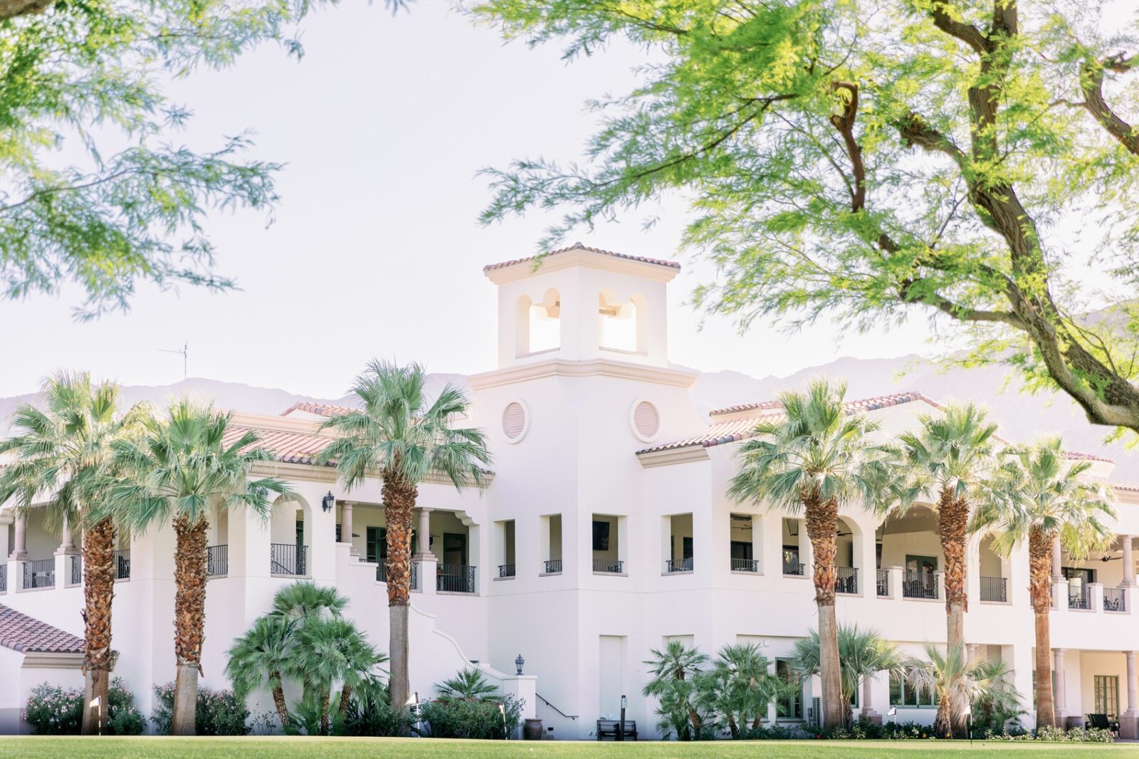 Details of the luxurious la quinta country club wedding venue from the back lawn